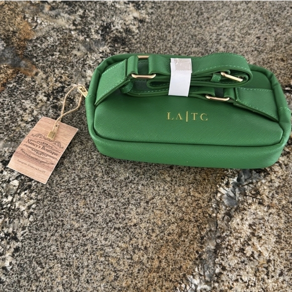 LA TC  8” W X 5” H X 2” Stylish Green Crossbody BELT Bag & Gold Accent LUXURY - Picture 2 of 7